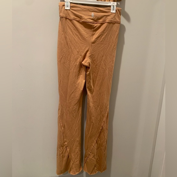 Free People FP Movement Hot Shot Kick Flare Tan High Rise Split Hem Pants Large - Picture 6 of 6